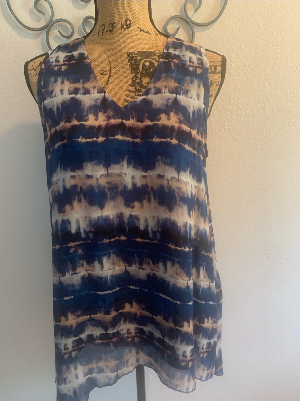 Karen Kane Blue and Cream Tie-Dye Sleeveless V-Neck Camisole